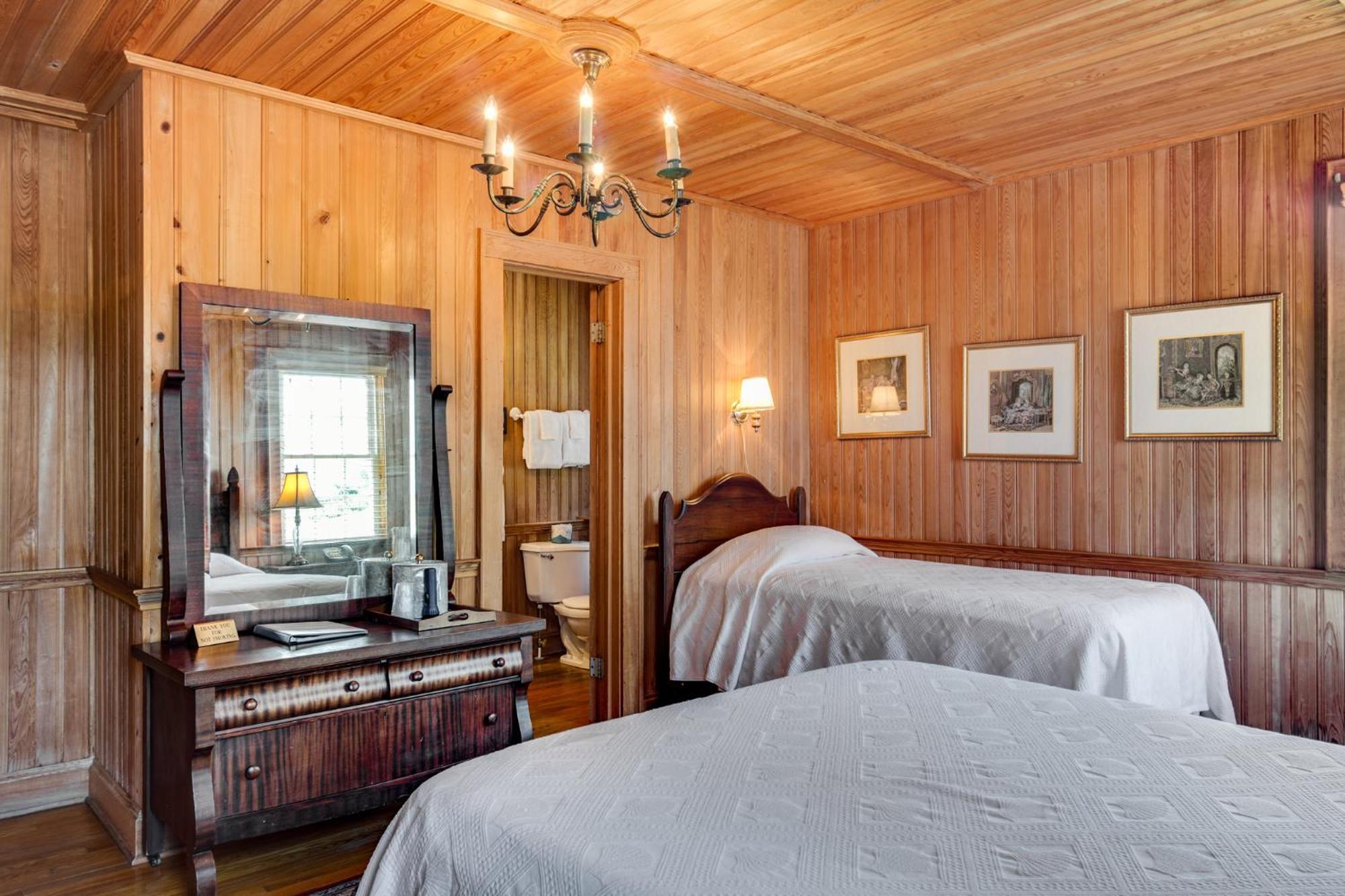 The Castle Bed And Breakfast Ocracoke Exterior foto